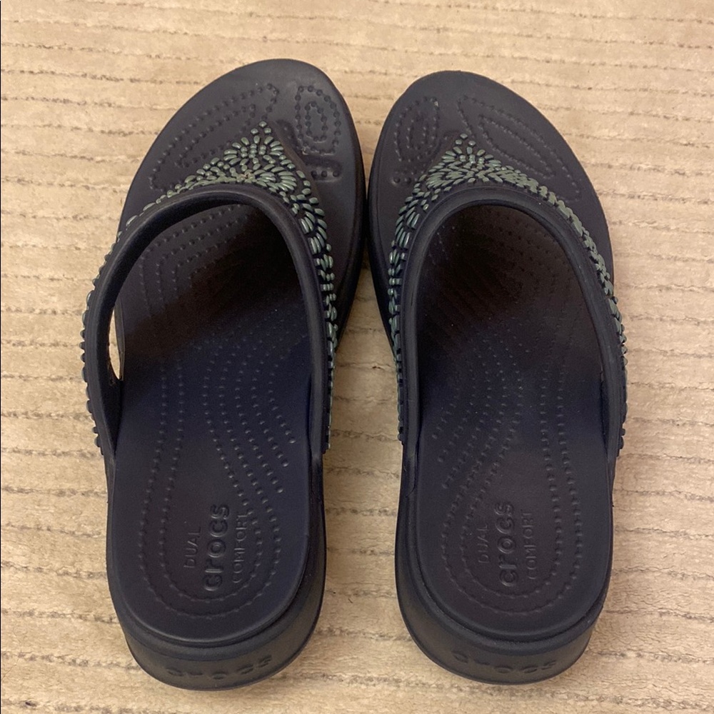 CROCS Black and Green Sandals with Textured Strap - Picture 3 of 9
